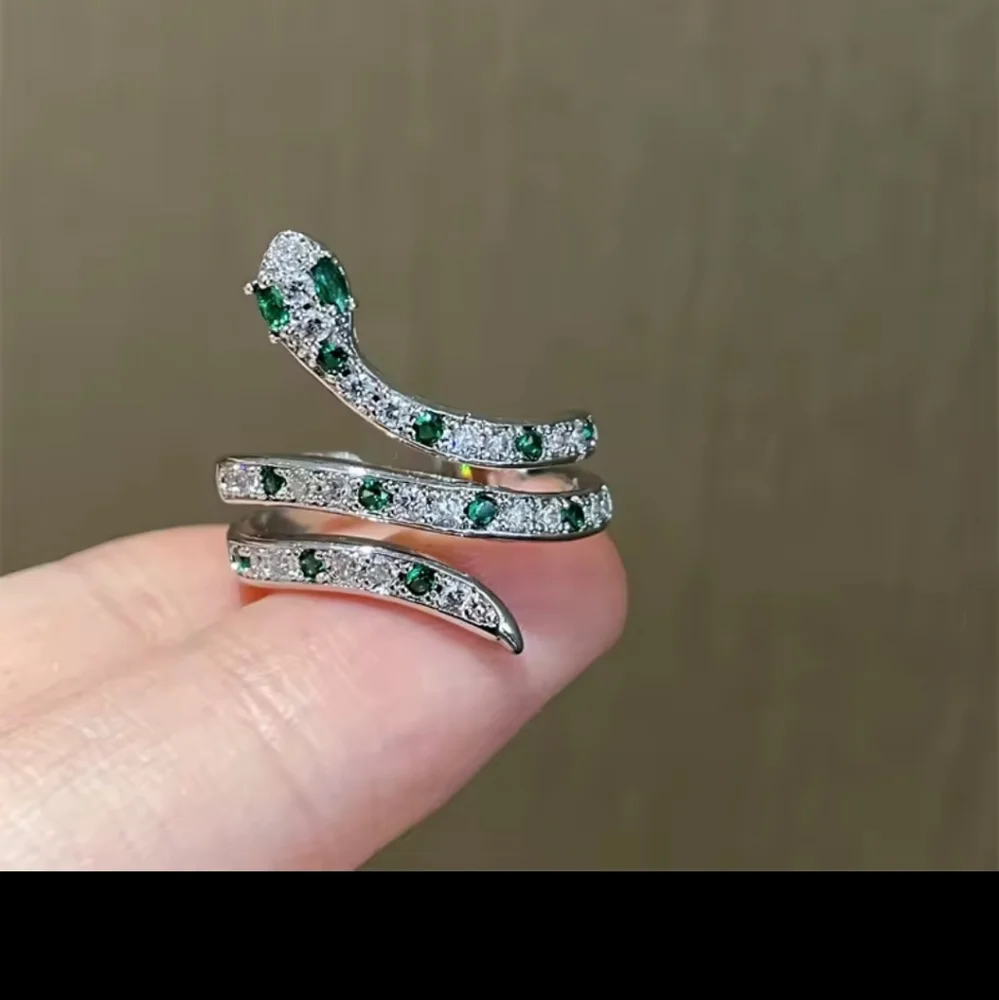 Silver‎ rhinestone snake adjustable loop ring with green stones brand new